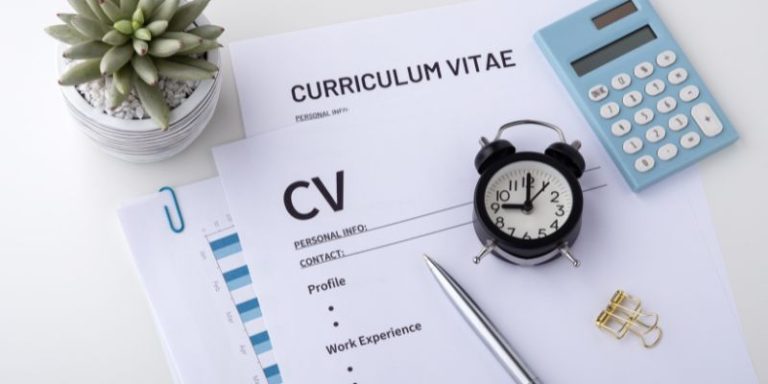 Cách viết CV công nhân chuẩn 2026: Mẫu CV dễ trúng tuyển
