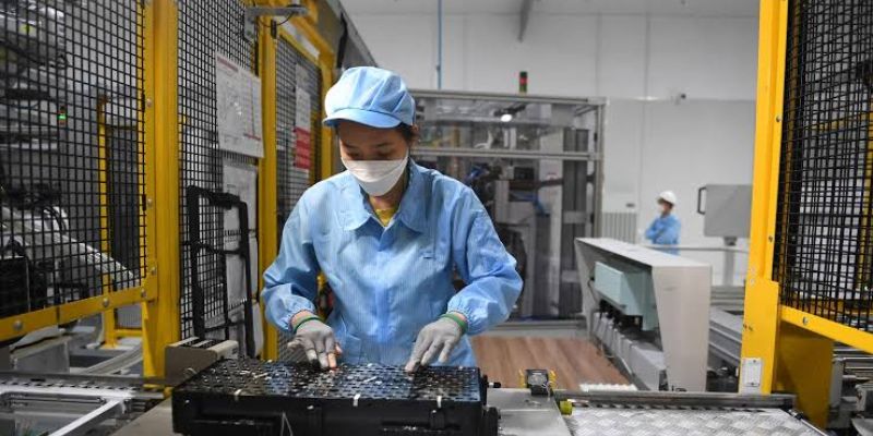 Cập nhật lương công nhân Bình Dương theo ngành nghề