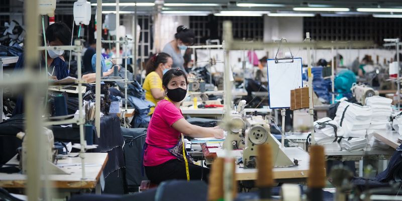 Cập nhật mức lương khởi điểm của công nhân may