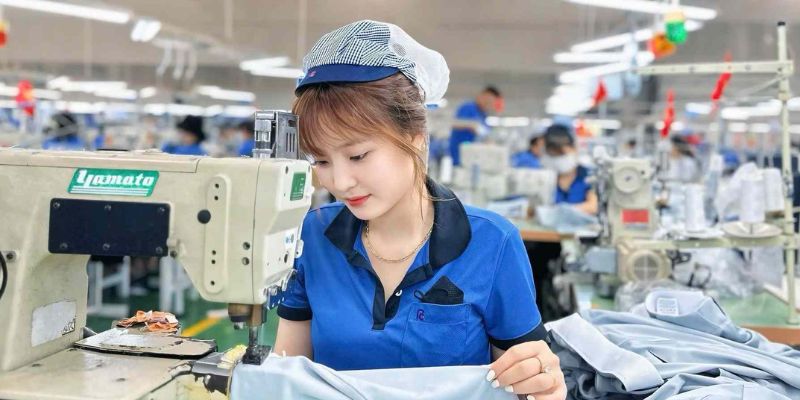 Tìm hiểu về mức lương cơ bản công nhân