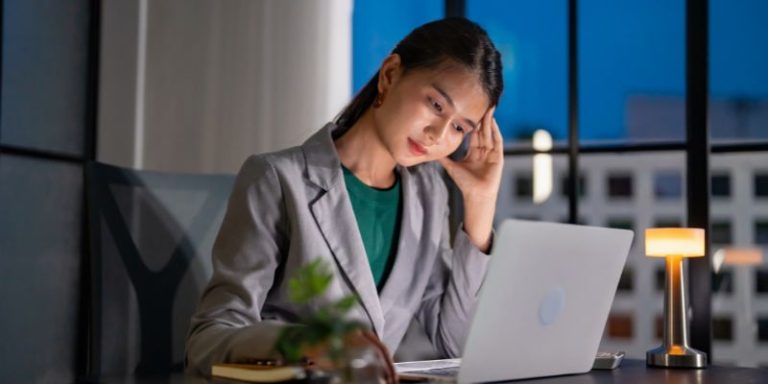 Tăng ca theo luật: Quy định giờ làm thêm và tiền lương